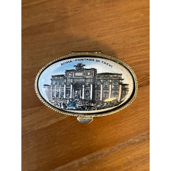 Vintage Roma Fontana Di Trevi pill box - Picture 1 of 5